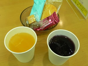 ドリンクとお菓子