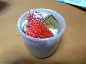 イチゴとなめらかプリンのふんわりデザート