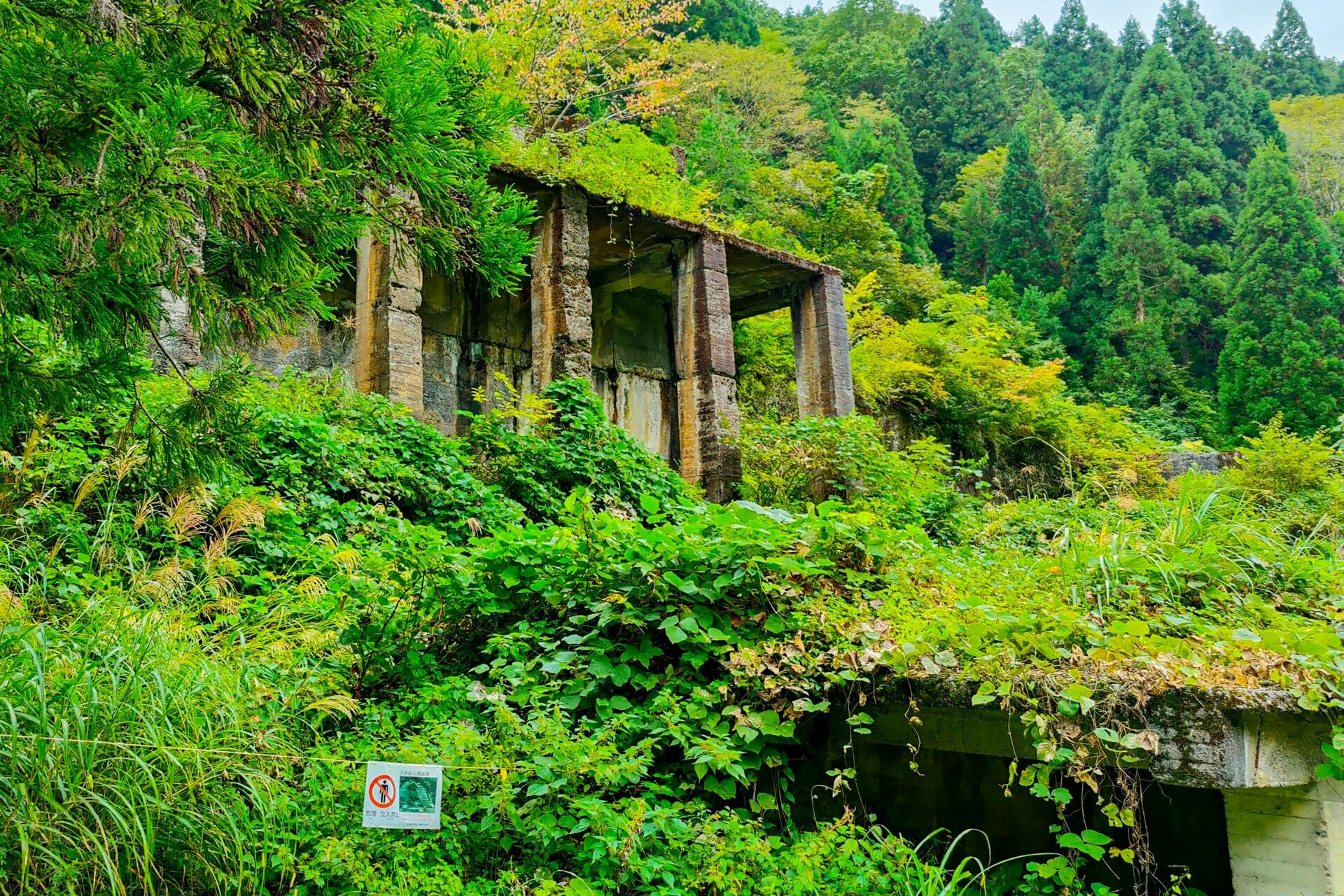 まさに天空の城ラピュタのような廃墟感ある滋賀県の土倉鉱山跡に行ってきました コラム更新日記 モバイルページ