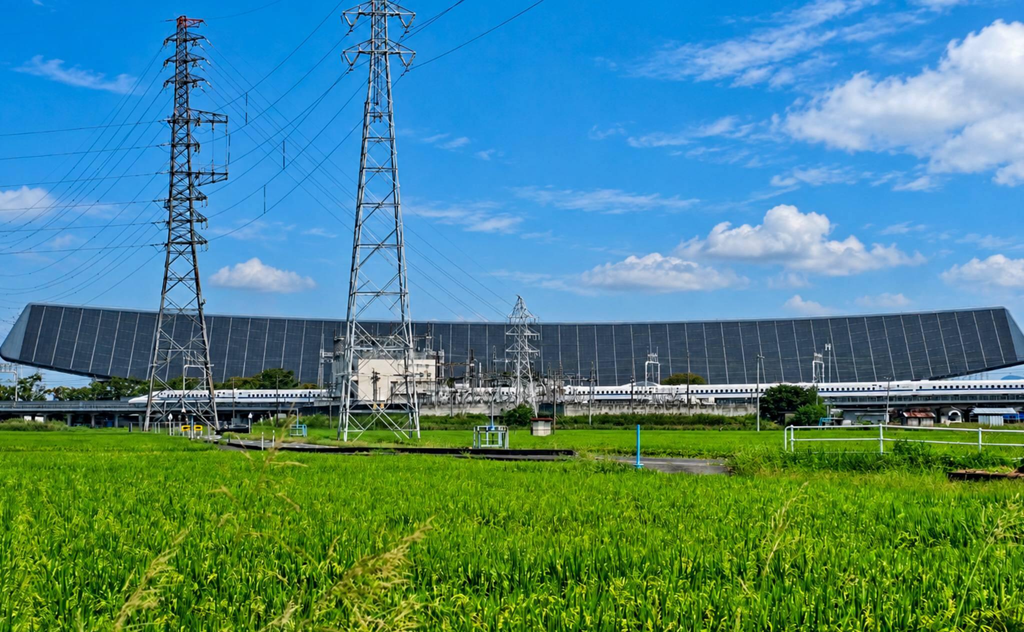 安八町のソーラーアーク、解体へ足場が高く伸びる　9月19日に見た現在の姿